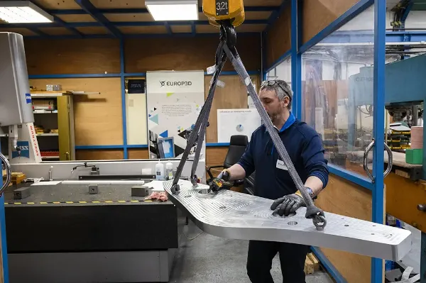 Prévoir des aides mécaniques adaptées pour la manutention et le levage