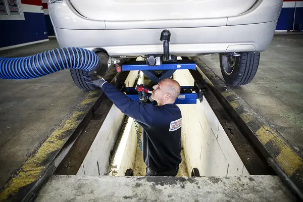 Extracteur de gaz d’échappement protégeant l'opérateur