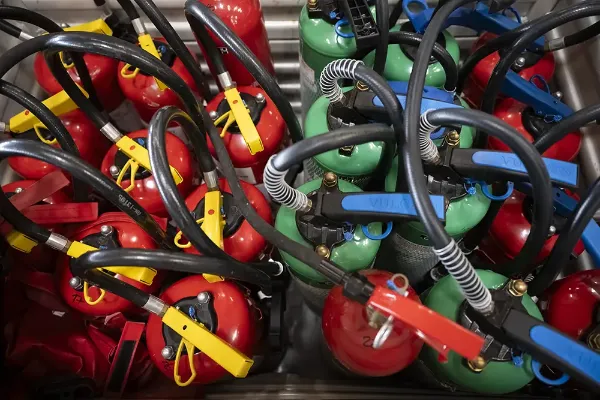 Différents extincteurs pour chantier