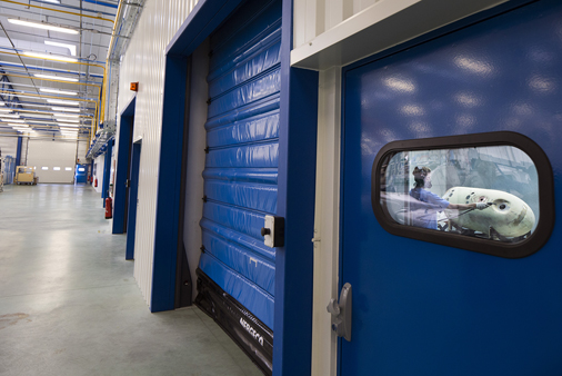 Cloison acoustique mise en place dans un atelier Cloison acoustique mise en place dans un atelier